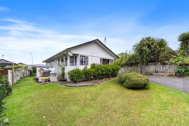 15 Landsdale Place Massey_10