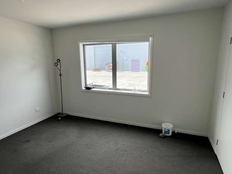 8/4 Lake Bryndwr Lane Burnside_2