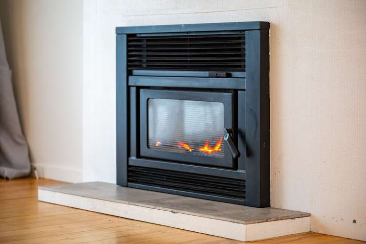 6 Colstone Street Glenview_14