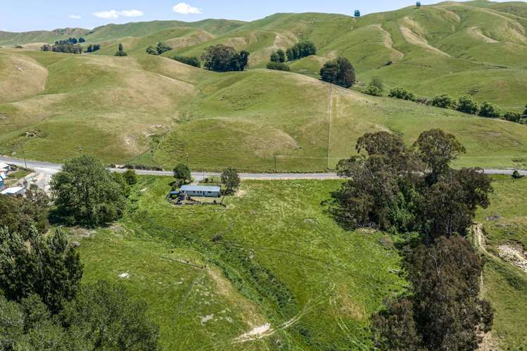 1655 Middle Road Poukawa_18