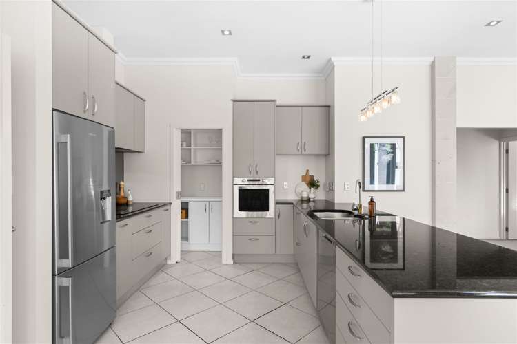 6 Royal Court Northwood_8