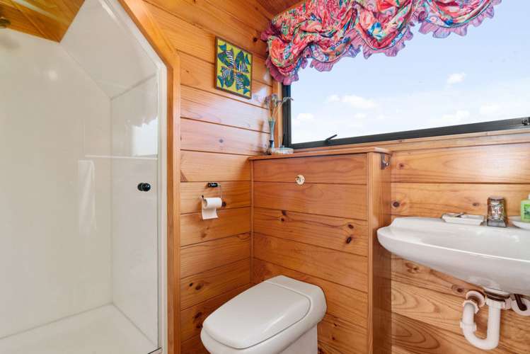 5 Holden Avenue Holdens Bay_29