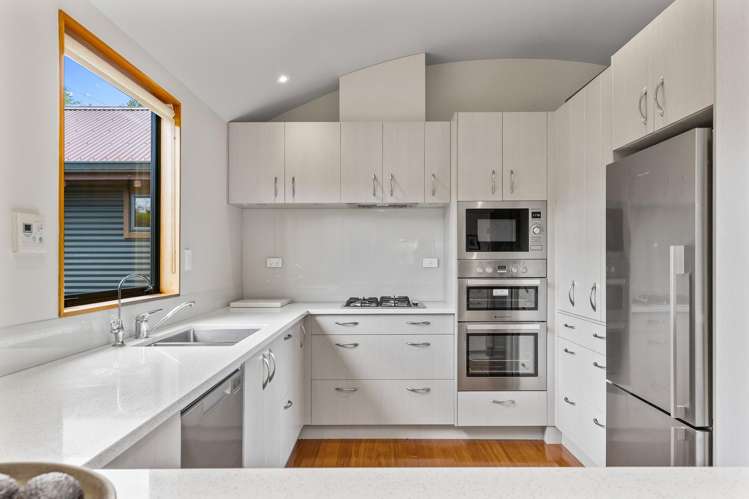 51 Chesham Avenue Waipahihi_12