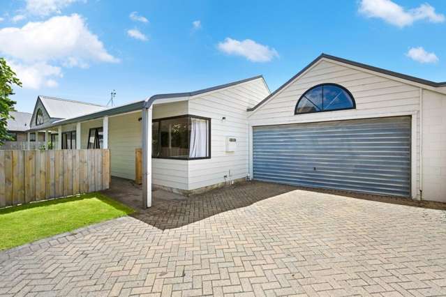 Three Bedroom in Sought After Forest Lake