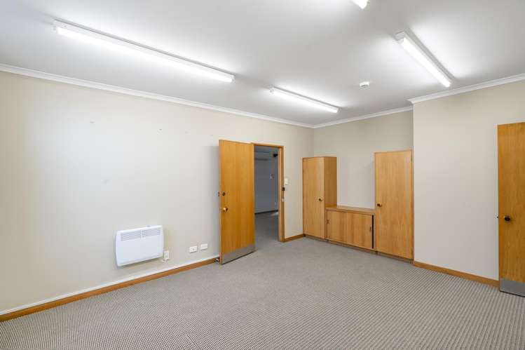 21 The Mall Cromwell_11