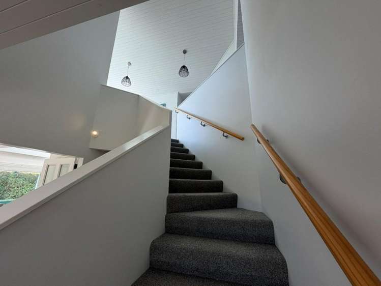 20 Sunrise Avenue 11229_24