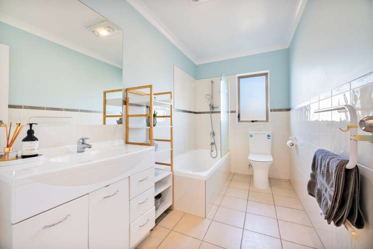 55 Helleur Road Massey_15