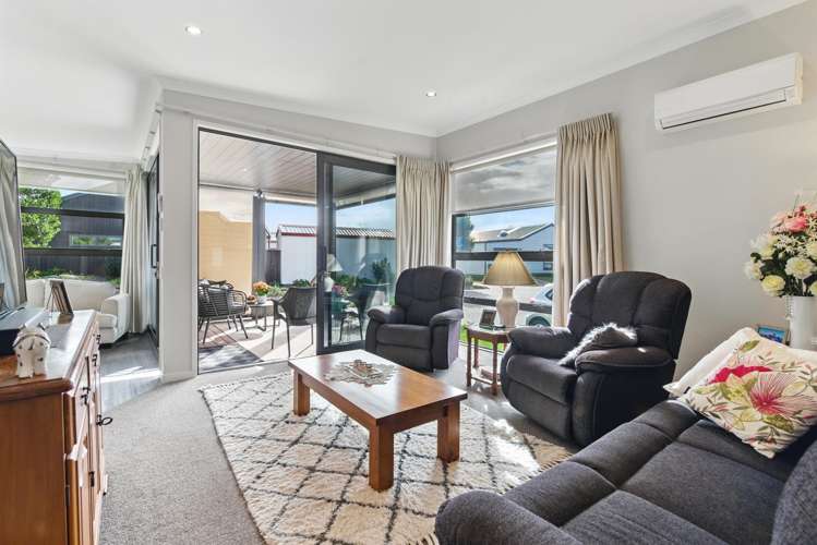 602/61 Golden Sands Drive_3