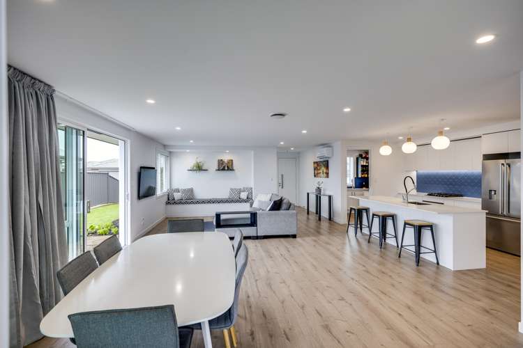 6 Meech Way Frimley_6