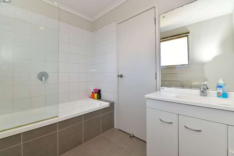 16 Aitkenhead Court Parakai_24