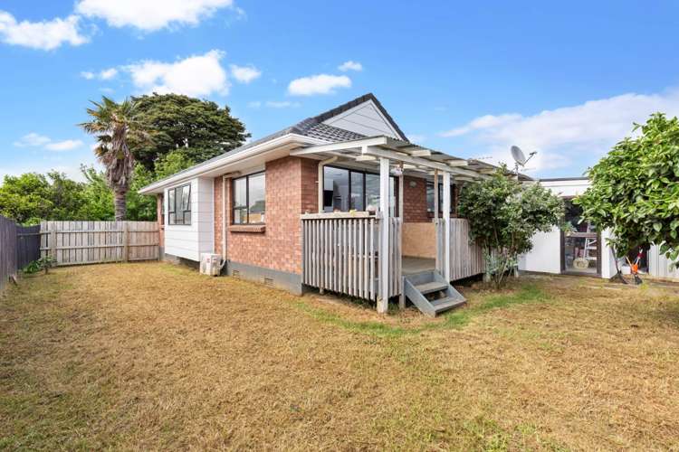 2/3 Seaward Place Wattle Downs_1