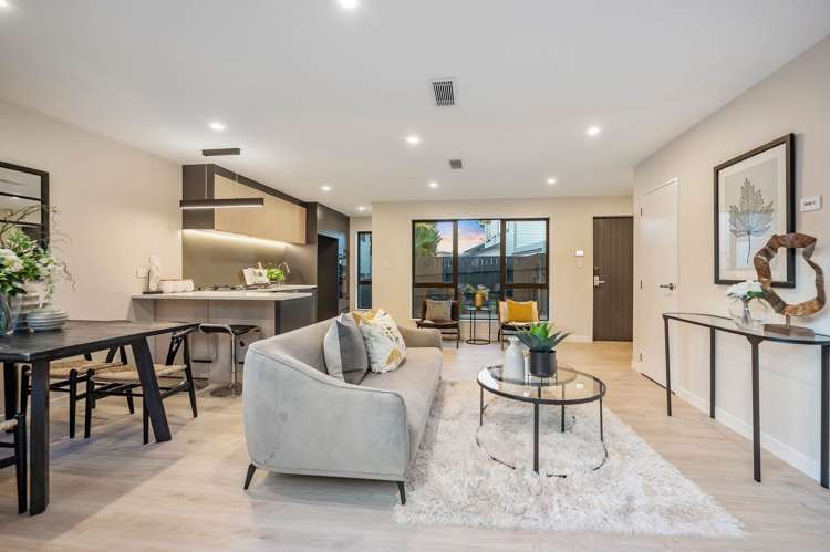 2/114 Saddleback Rise Murrays Bay_6