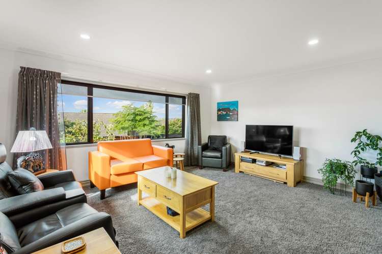 53 Chesterfield Way Orewa_4