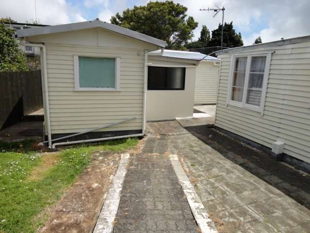 35 Preston Avenue Mount Albert_3