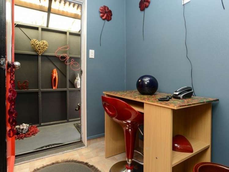 216 Chatham Road Flaxmere_11