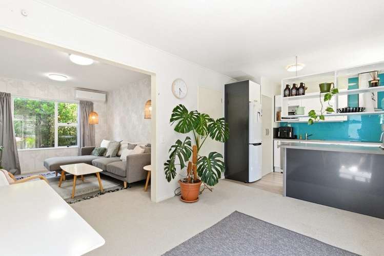 8/35 Ganges Road Khandallah_2