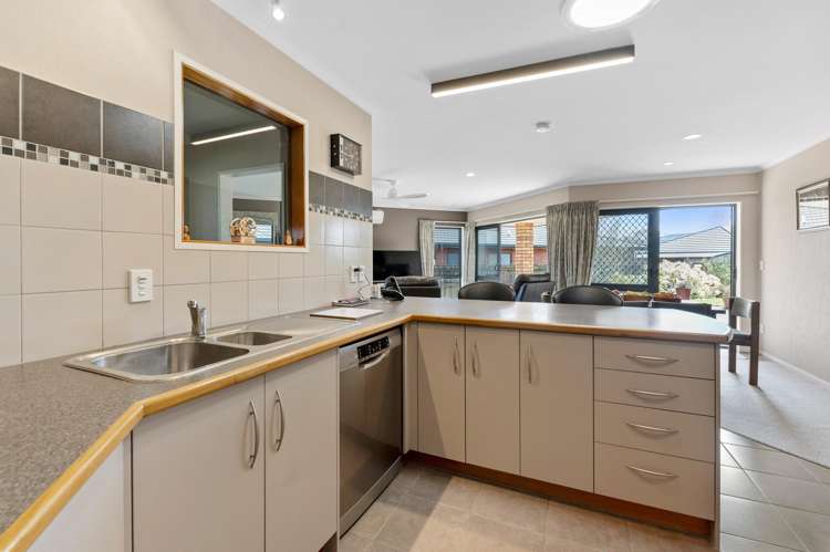 16 Frame Place Owhata_9