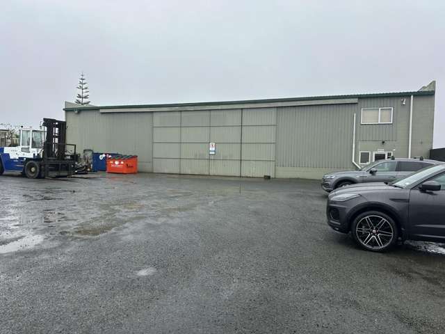 Workshop with secured yard