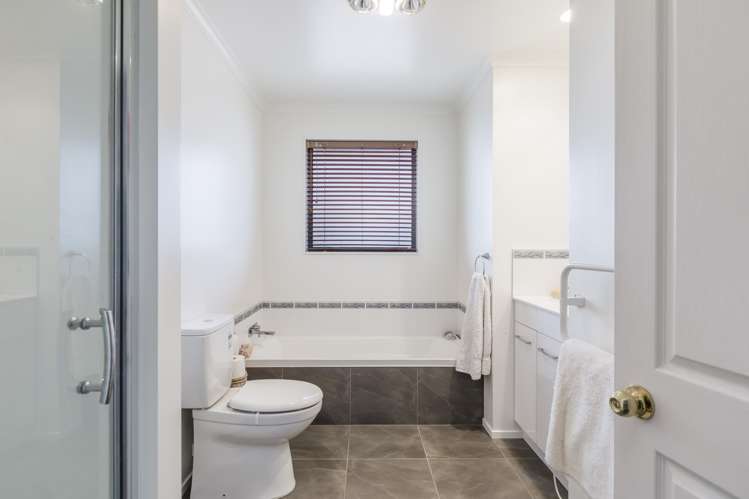 69 Lothian Brae Wattle Downs_11