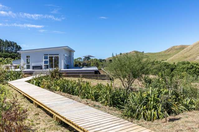 Modern coastal escape, miles from the rush!