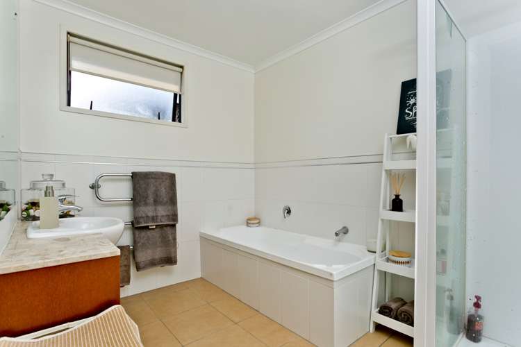 4 Greenbough Lane Greenhithe_15