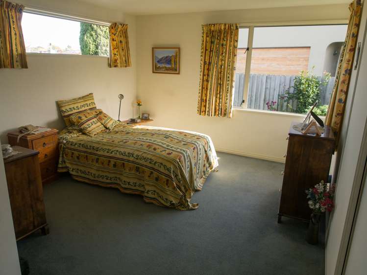 155 Pages Road Marchwiel_8