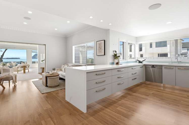 19 Beach Road Otumoetai_10