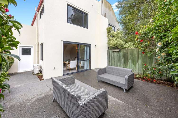 6/249 Kilmore Street_0