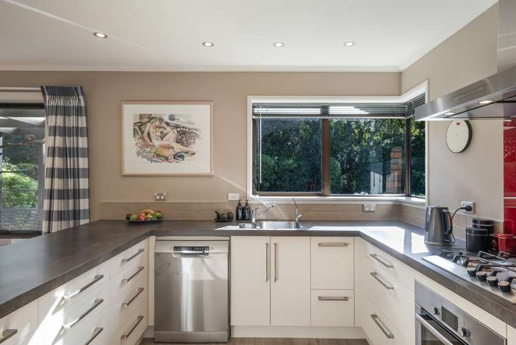 32 Awanui Drive Waikanae_8