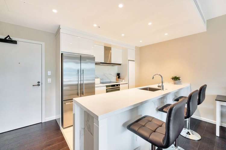 406/47 Beach Road City Centre_16