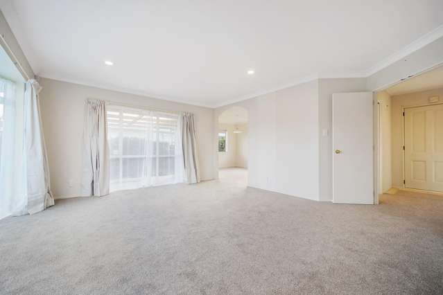 2/12 Astoria Place 10690_2
