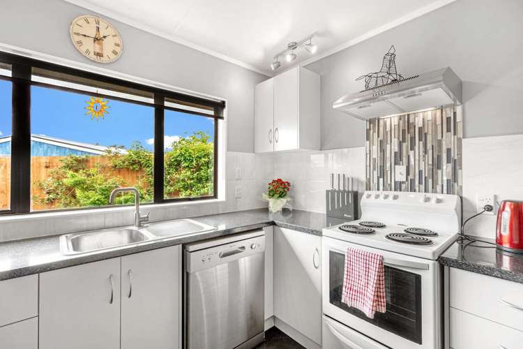 7 Charisma Court Kelvin Grove_14