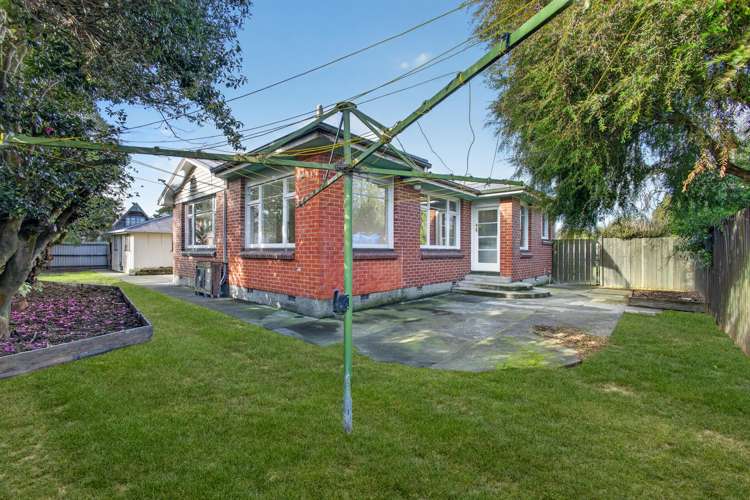 93 Gayhurst Road Dallington_19