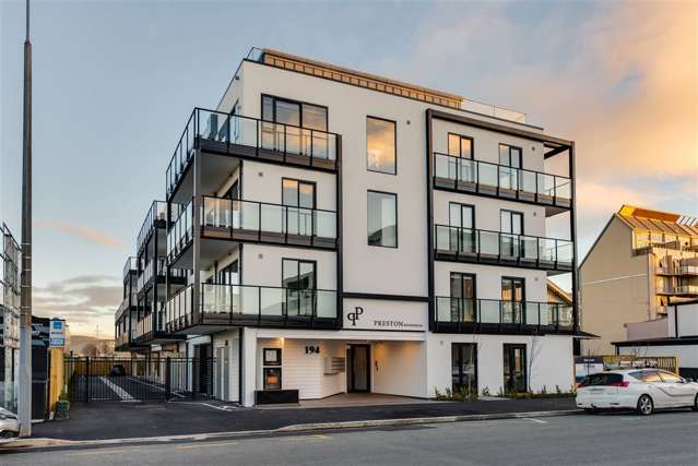 Vendor Cashing Up. Opportunity Awaits!