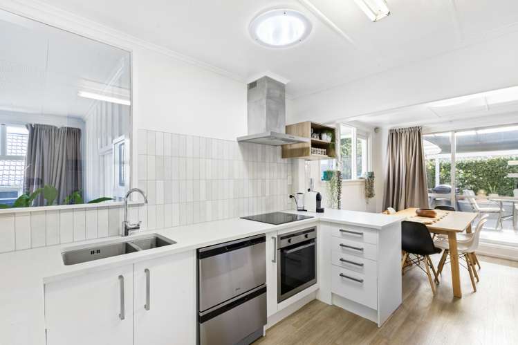 2/132 Edmonton Road Te Atatu South_8