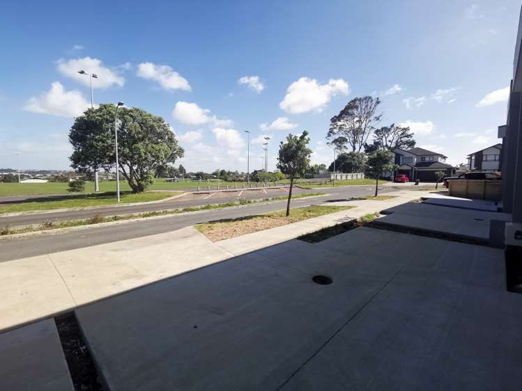 64 Bordeaux Parade Te Atatu South_13