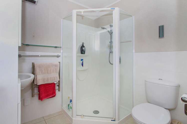 5 John Webster Place Glen Eden_14