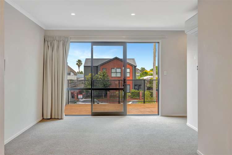 2/10 Charlemont Street Whitiora_5