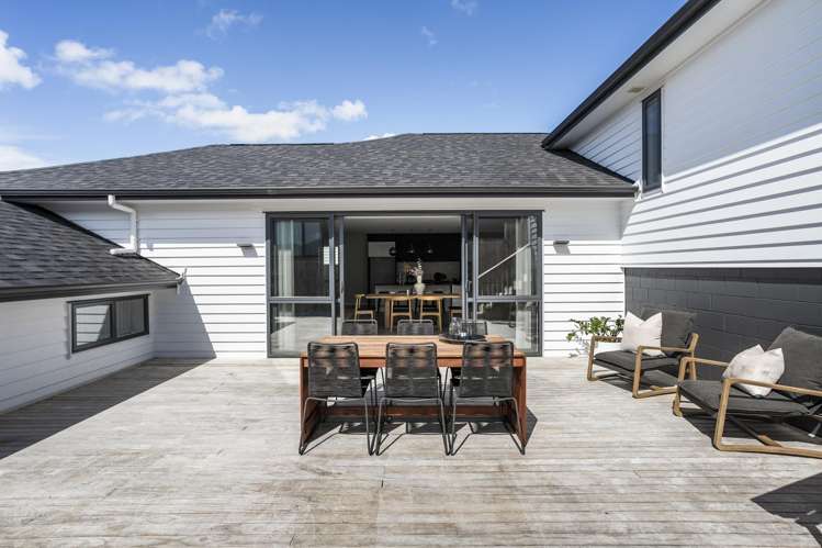 27 Surf View Crescent Red Beach_14