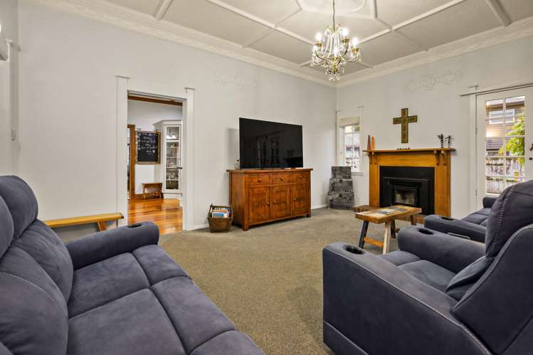 741 River Road Chartwell_14