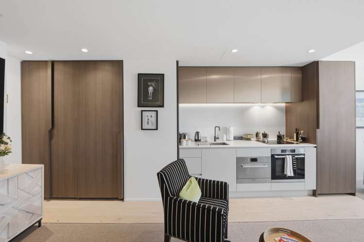 3404/10 Commerce Street City Centre_7