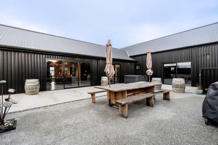 5 Black Road Otatara_23