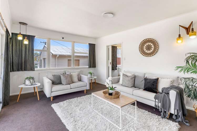 2 Christopher Way Paparangi_6