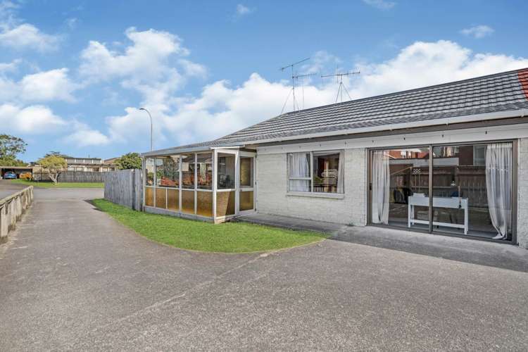 1/6 Tina Place Sunnyhills_16