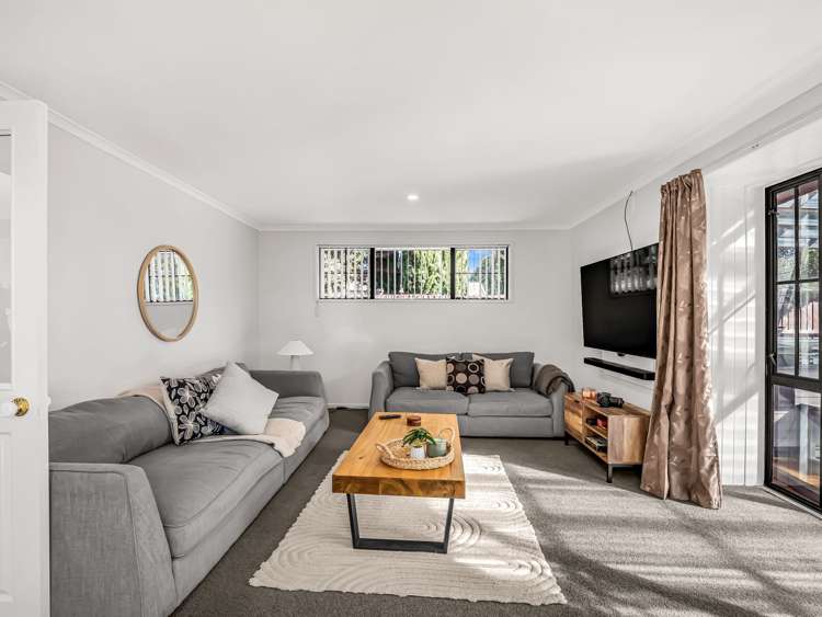 64 Karnak Crescent Russley_13