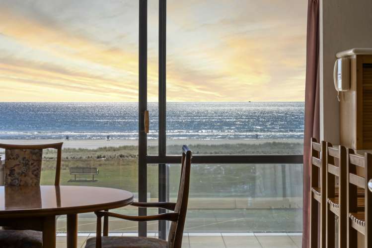 76 Marine Parade Mount Maunganui_23