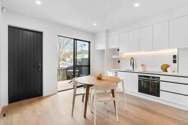 1-8/6C Kingsway Avenue_4