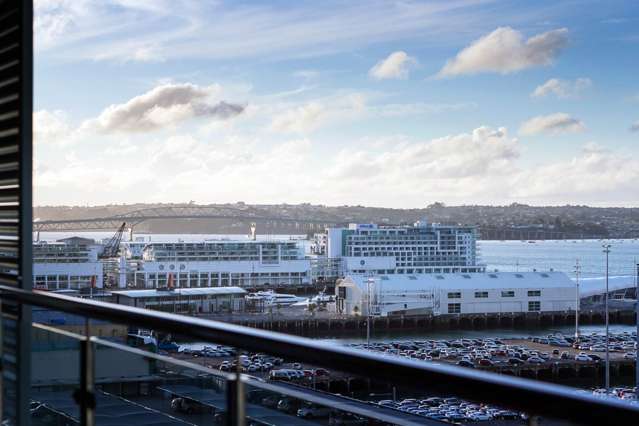 Urgent Sale! Oversea Vendor Says Sell