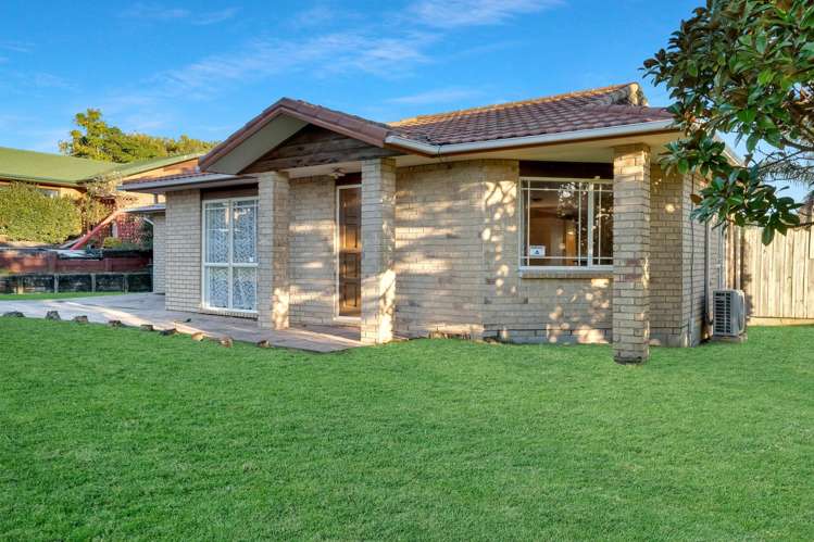 22 Medvale Avenue Flat Bush_10