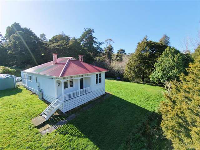 Live in Paparoa's Old Station Master's House - Character, Space & Rural Views